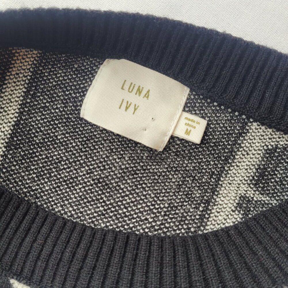 Luna Ivy Black‎ & White Bow Sweater - Picture 5 of 6